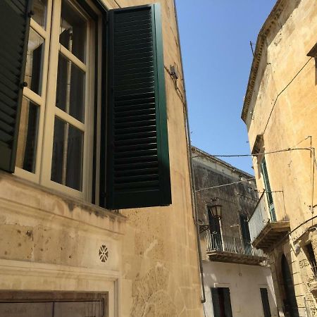 La Piccola Dimora Dell' Alcantarine Apartment Lecce Bagian luar foto