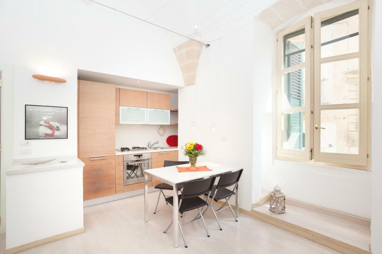 La Piccola Dimora Dell' Alcantarine Apartment Lecce Bagian luar foto