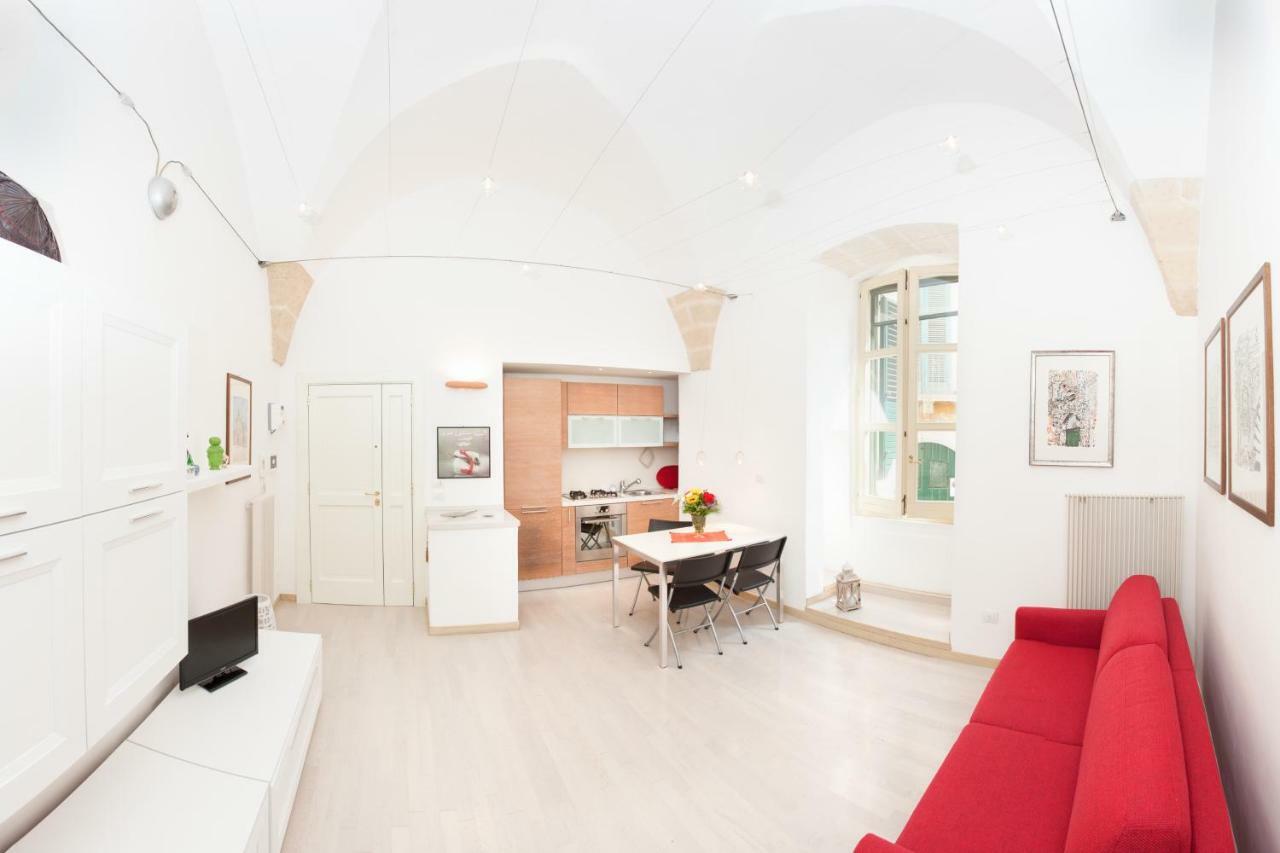 La Piccola Dimora Dell' Alcantarine Apartment Lecce Bagian luar foto