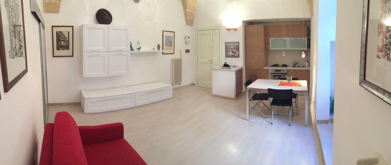 La Piccola Dimora Dell' Alcantarine Apartment Lecce Bagian luar foto