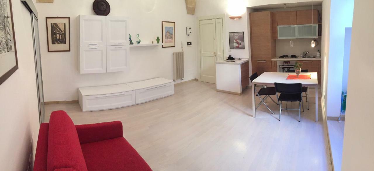 La Piccola Dimora Dell' Alcantarine Apartment Lecce Bagian luar foto